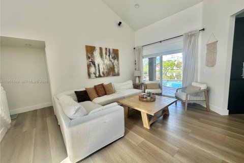 Villa ou maison à vendre à Pembroke Pines, Floride: 3 chambres, 193.61 m2 № 2333673 - photo 5