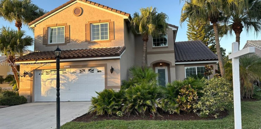Villa ou maison à Pembroke Pines, Floride 3 chambres, 193.61 m2 № 2333673