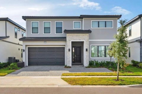 House in Orlando, Florida 9 bedrooms, 366.96 sq.m. № 2306090