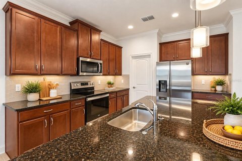 House in Port Orange, Florida 4 bedrooms, 176.14 sq.m. № 2393731 - photo 3