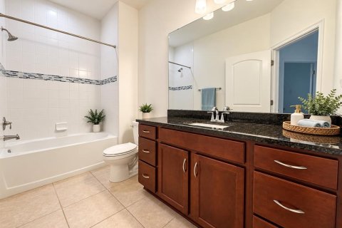 House in Port Orange, Florida 4 bedrooms, 176.14 sq.m. № 2393731 - photo 15
