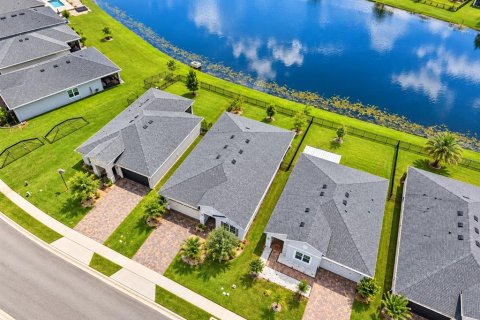 House in Port Orange, Florida 4 bedrooms, 176.14 sq.m. № 2393731 - photo 2