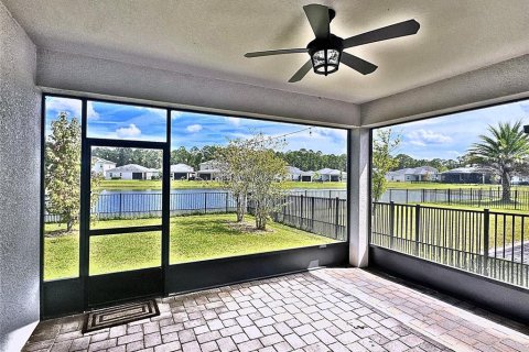 House in Port Orange, Florida 4 bedrooms, 176.14 sq.m. № 2393731 - photo 8