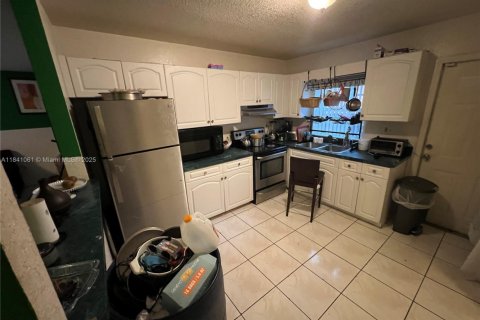 House in Miami Gardens, Florida 3 bedrooms, 153.1 sq.m. № 1830284 - photo 6