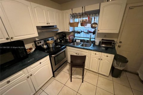 House in Miami Gardens, Florida 3 bedrooms, 153.1 sq.m. № 1830284 - photo 7