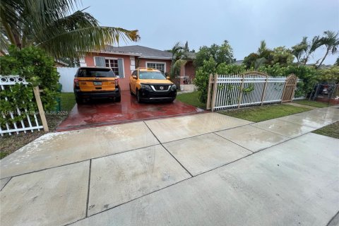 House in Miami Gardens, Florida 3 bedrooms, 153.1 sq.m. № 1830284 - photo 1