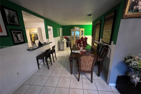 House in Miami Gardens, Florida 3 bedrooms, 153.1 sq.m. № 1830284 - photo 4