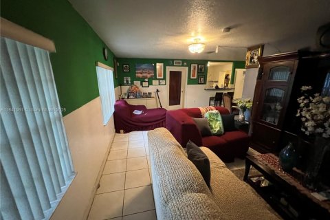 House in Miami Gardens, Florida 3 bedrooms, 153.1 sq.m. № 1830284 - photo 3