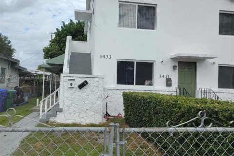 House in Miami, Florida 3 bedrooms, 77.2 sq.m. № 1965258 - photo 1
