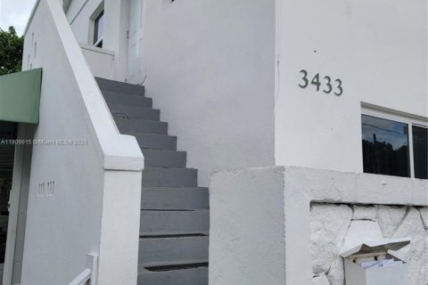 House in Miami, Florida 3 bedrooms, 77.2 sq.m. № 1965258 - photo 2