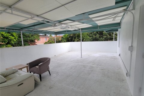 House in Miami, Florida 3 bedrooms, 77.2 sq.m. № 1965258 - photo 20