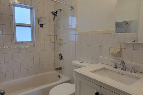 House in Miami, Florida 3 bedrooms, 77.2 sq.m. № 1965258 - photo 17