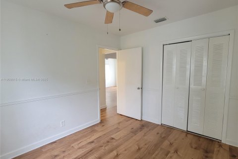 House in Miami, Florida 3 bedrooms, 77.2 sq.m. № 1965258 - photo 15