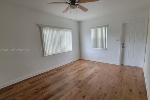 House in Miami, Florida 3 bedrooms, 77.2 sq.m. № 1965258 - photo 4