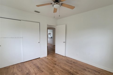 House in Miami, Florida 3 bedrooms, 77.2 sq.m. № 1965258 - photo 13