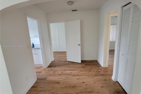 House in Miami, Florida 3 bedrooms, 77.2 sq.m. № 1965258 - photo 7