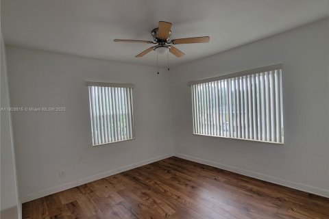 House in Miami, Florida 3 bedrooms, 77.2 sq.m. № 1965258 - photo 12