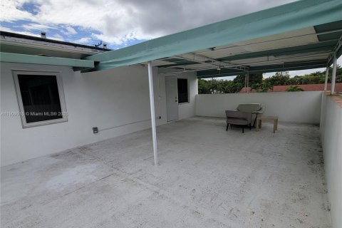 House in Miami, Florida 3 bedrooms, 77.2 sq.m. № 1965258 - photo 21