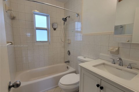 House in Miami, Florida 3 bedrooms, 77.2 sq.m. № 1965258 - photo 16