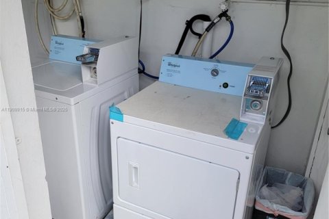 House in Miami, Florida 3 bedrooms, 77.2 sq.m. № 1965258 - photo 3