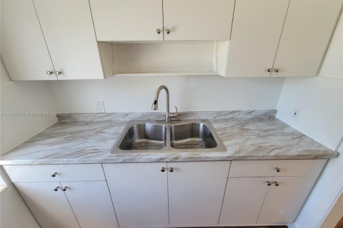 House in Miami, Florida 3 bedrooms, 77.2 sq.m. № 1965258 - photo 9