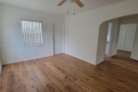 House in Miami, Florida 3 bedrooms, 77.2 sq.m. № 1965258 - photo 6