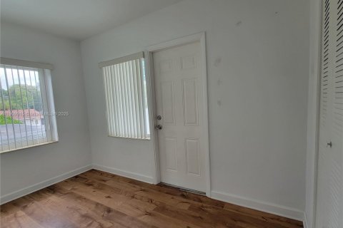 House in Miami, Florida 3 bedrooms, 77.2 sq.m. № 1965258 - photo 18