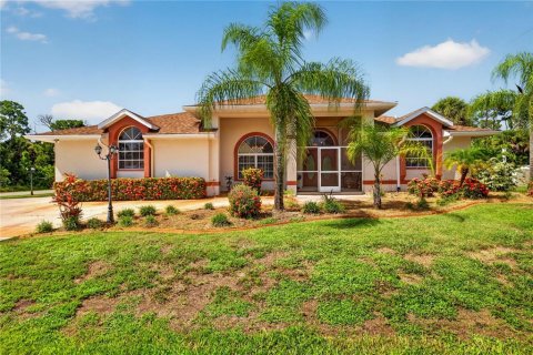 House in Port Charlotte, Florida 5 bedrooms, 264.77 sq.m. № 2308527