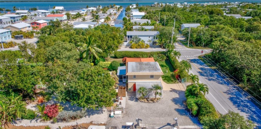 Casa en Big Pine Key, Florida 4 dormitorios, 201.23 m2 № 1975525