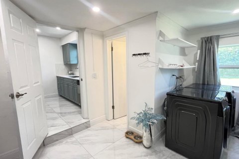 Villa ou maison à vendre à Wilton Manors, Floride: 2 chambres, 102.56 m2 № 2390563 - photo 11