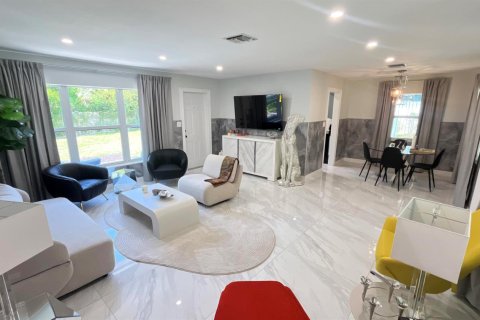 Villa ou maison à vendre à Wilton Manors, Floride: 2 chambres, 102.56 m2 № 2390563 - photo 3