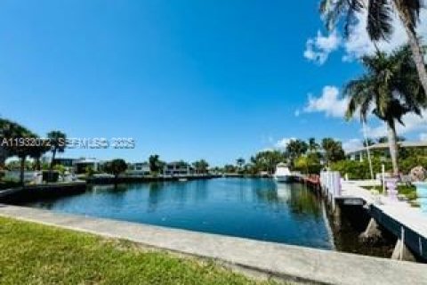 Condo in Hallandale Beach, Florida, 1 bedroom  № 1990585 - photo 13