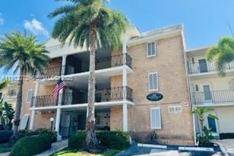 Condo in Hallandale Beach, Florida, 1 bedroom  № 1990585 - photo 1