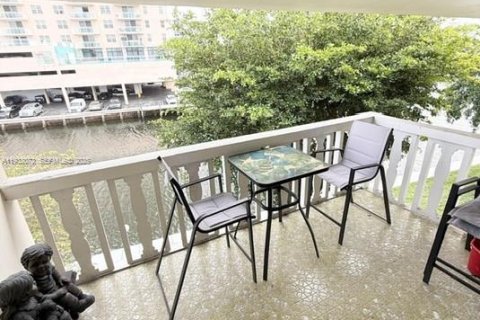 Condo in Hallandale Beach, Florida, 1 bedroom  № 1990585 - photo 9