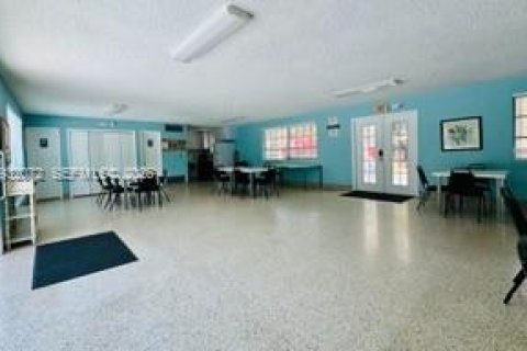 Condo in Hallandale Beach, Florida, 1 bedroom  № 1990585 - photo 12