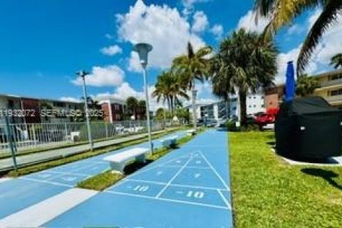 Condo in Hallandale Beach, Florida, 1 bedroom  № 1990585 - photo 17