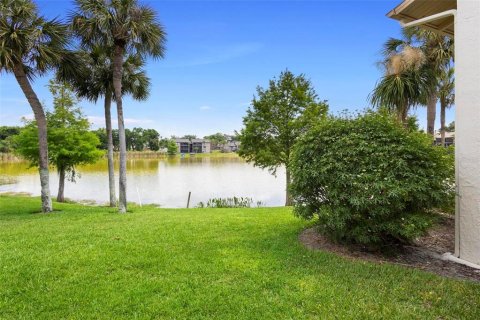 Condo in Altamonte Springs, Florida, 2 bedrooms № 2113695 - photo 28