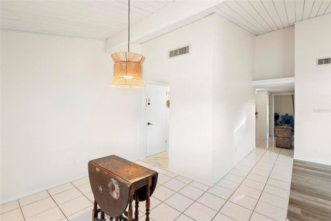 Condo in Altamonte Springs, Florida, 2 bedrooms № 2113695 - photo 16
