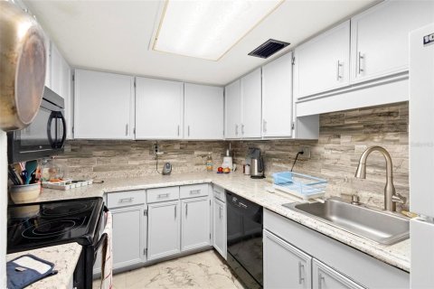 Condo in Altamonte Springs, Florida, 2 bedrooms № 2113695 - photo 13