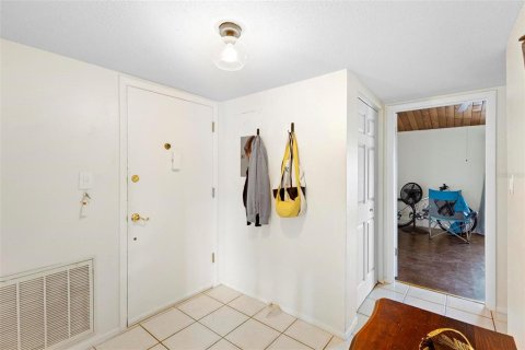 Condo in Altamonte Springs, Florida, 2 bedrooms № 2113695 - photo 18