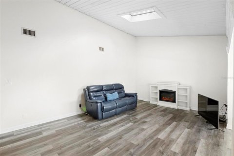 Condo in Altamonte Springs, Florida, 2 bedrooms № 2113695 - photo 10