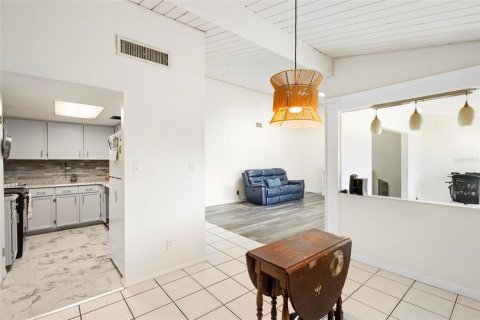 Condo in Altamonte Springs, Florida, 2 bedrooms № 2113695 - photo 15
