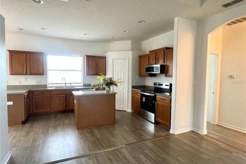 Villa ou maison à louer à Deltona, Floride: 3 chambres, 136.38 m2 № 2166668 - photo 3