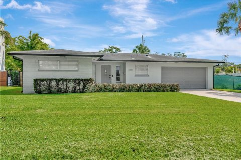 House in Tampa, Florida 4 bedrooms, 176.98 sq.m. № 1795798 - photo 6