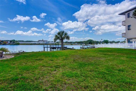 House in Tampa, Florida 4 bedrooms, 176.98 sq.m. № 1795798 - photo 10