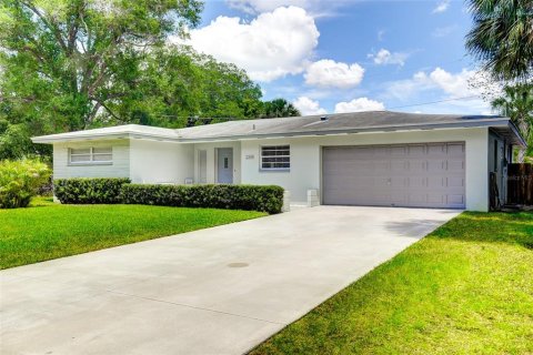 House in Tampa, Florida 4 bedrooms, 176.98 sq.m. № 1795798 - photo 4