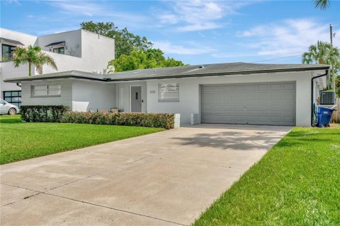 House in Tampa, Florida 4 bedrooms, 176.98 sq.m. № 1795798 - photo 7