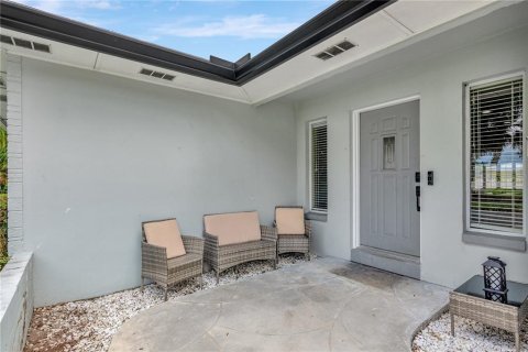 House in Tampa, Florida 4 bedrooms, 176.98 sq.m. № 1795798 - photo 8