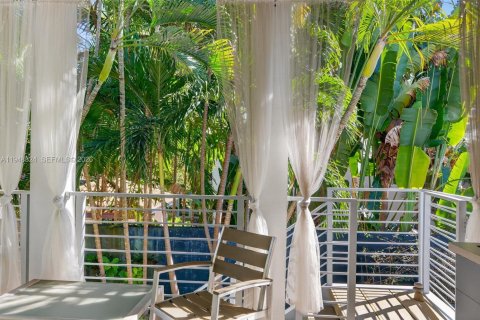 Villa ou maison à vendre à Miami, Floride: 3 chambres, 277.96 m2 № 2005068 - photo 28