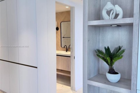 Condominio en venta en Aventura, Florida, 2 dormitorios, 169.55 m2 № 1735659 - foto 14
